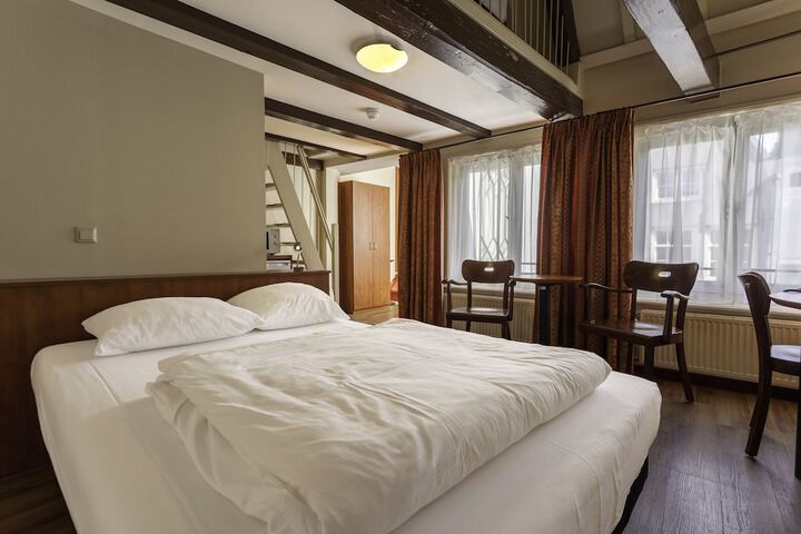 Room 21 of 118