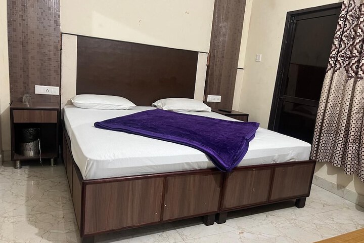 Room 2 of 7