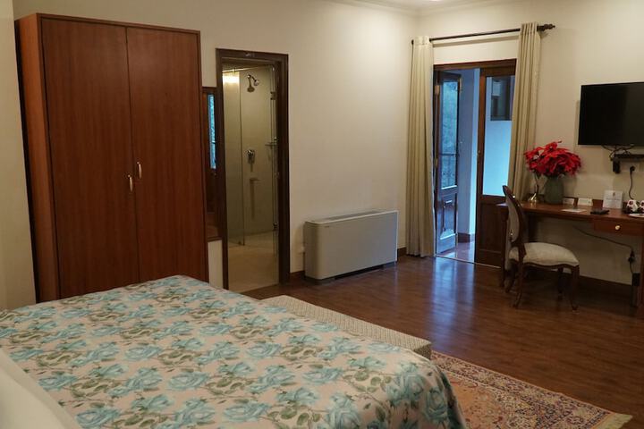 Room 25 of 59