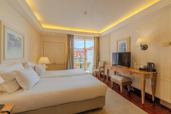 Room 8 of 63