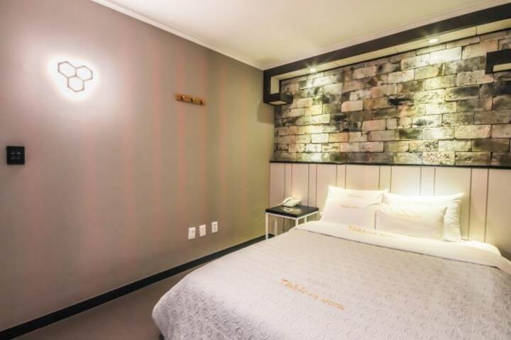 Room 79 of 118