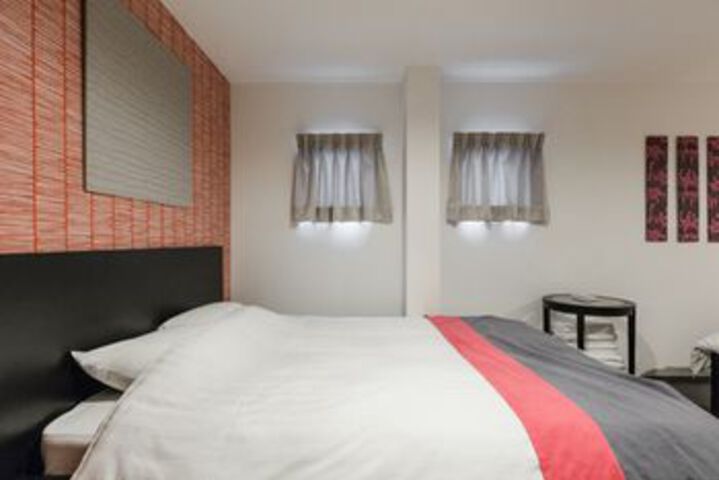 Room 105 of 182