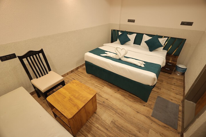 Room 12 of 21