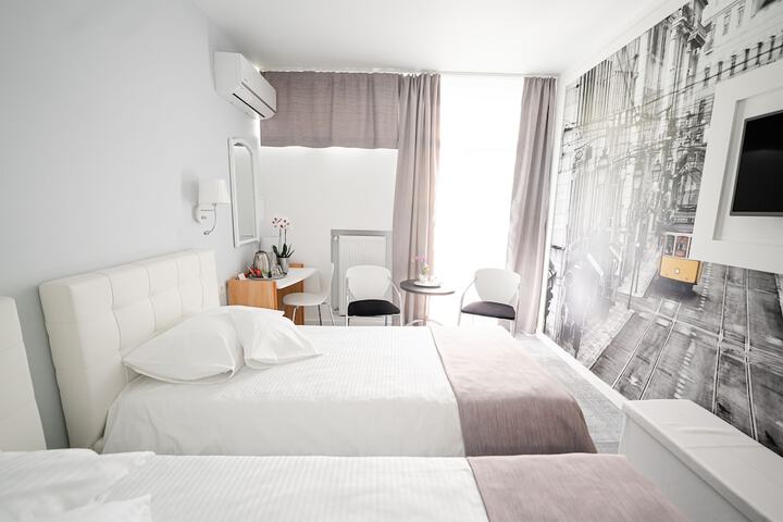 Room 6 of 56