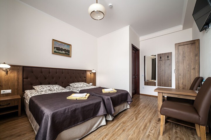 Room 11 of 25