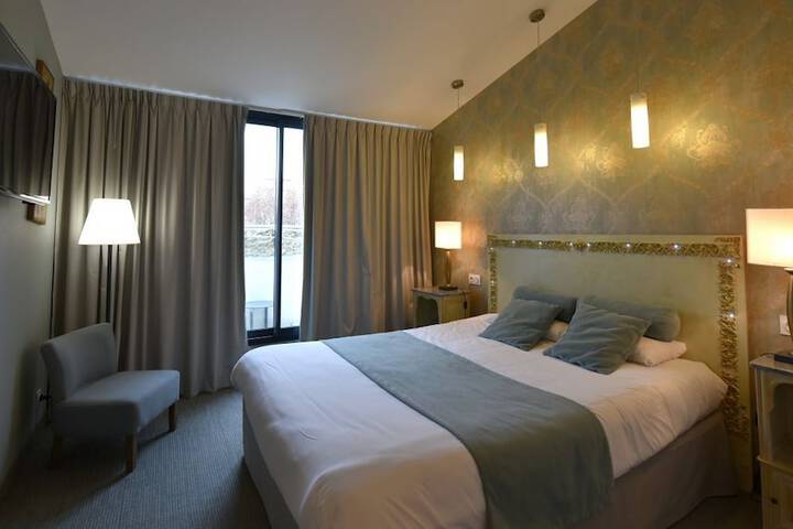 Room 13 of 65