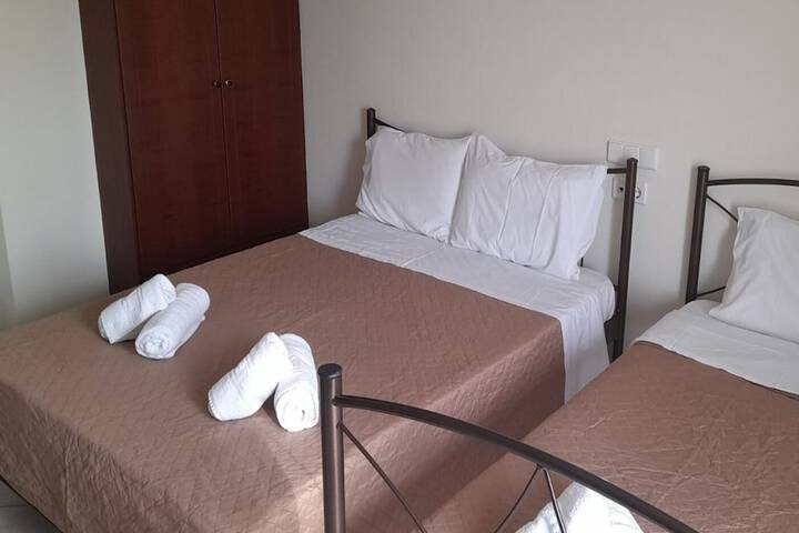 Room 9 of 34