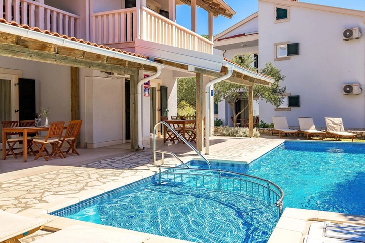 Pool 10 of 13