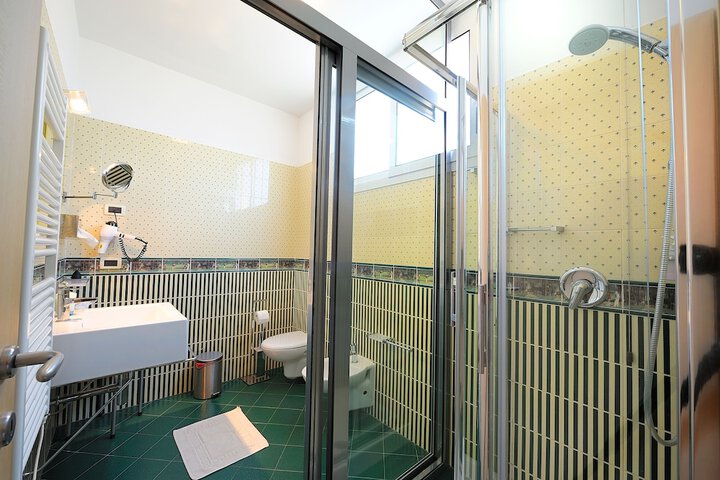 Room 20 of 36