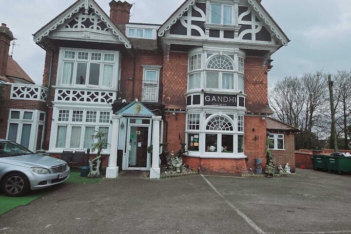 OYO Kingswood Hotel