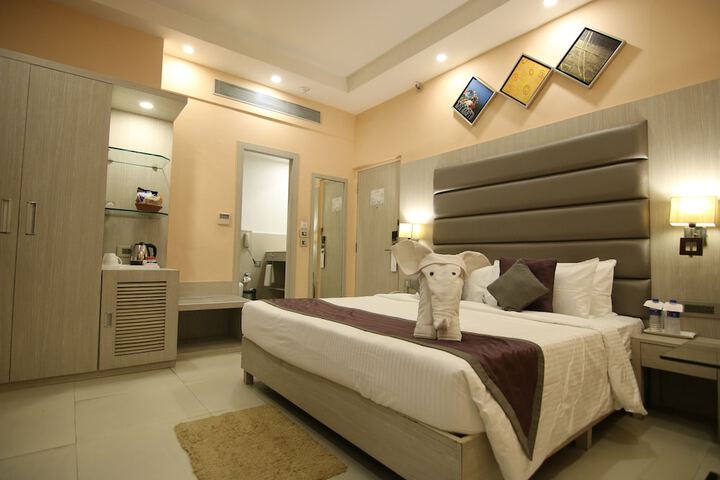 Room 8 of 24