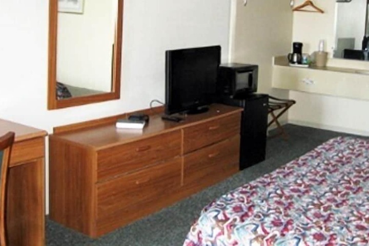 Room 4 of 17