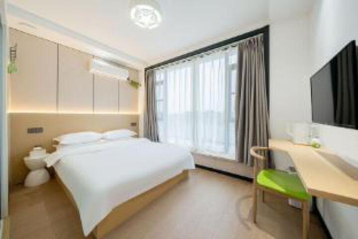 Room 9 of 9