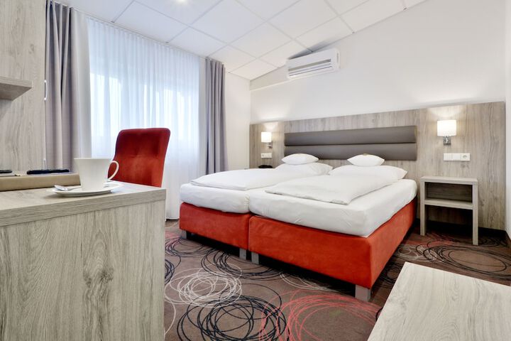 Room 5 of 48