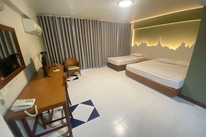 Room 6 of 63