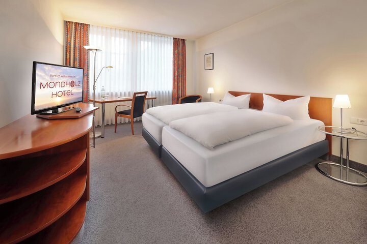 Room 8 of 24