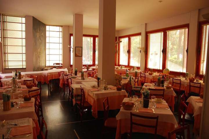 Dining 32 of 42