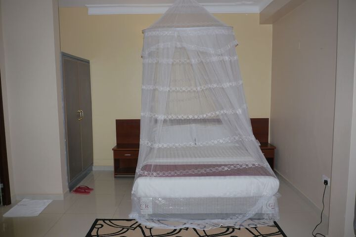 Room 10 of 29