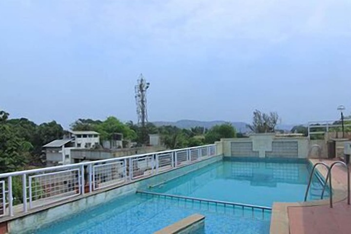 Hotel Pool