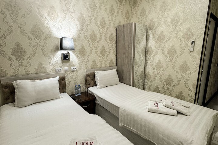 Room 26 of 32