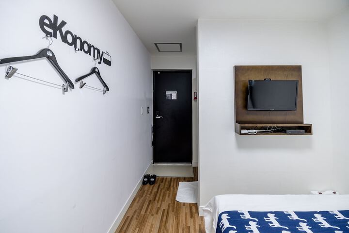 Room 11 of 81