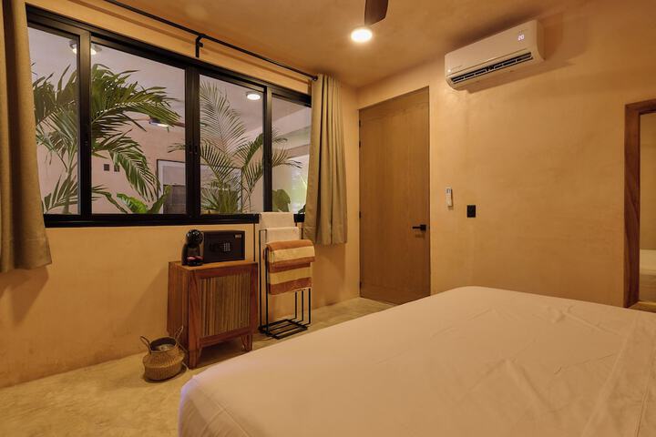 Room 10 of 27