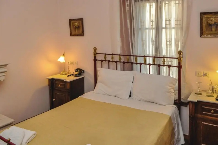 Nice Home in Portaria with Hot Tub WiFi & 5 Bedrooms