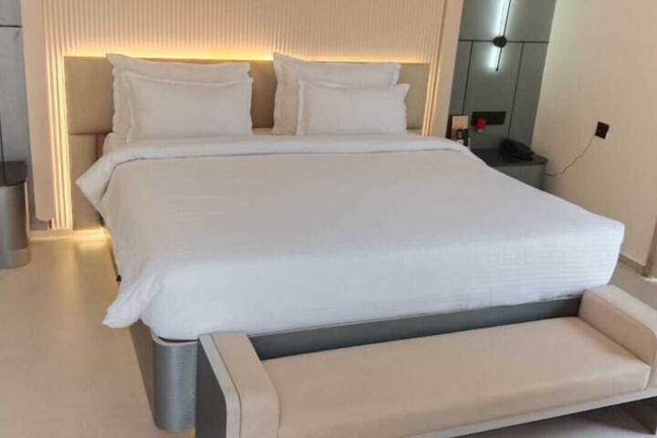 Room 11 of 72