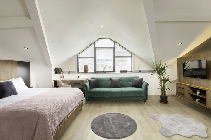 Room 10 of 16