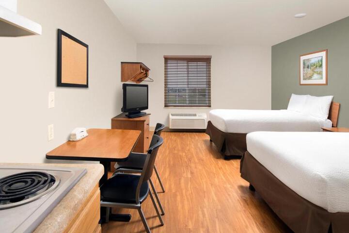 1 Queen Bed (10 of 11)