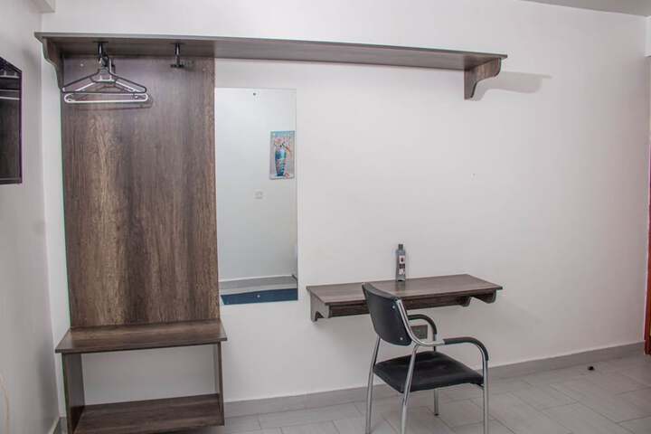 Room 32 of 98