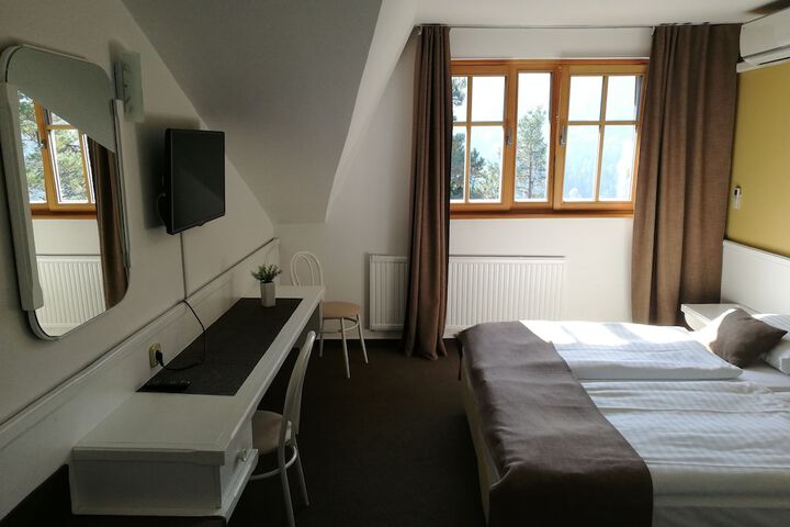 Room 14 of 64