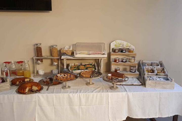 Breakfast/Coffee Service 32 of 37