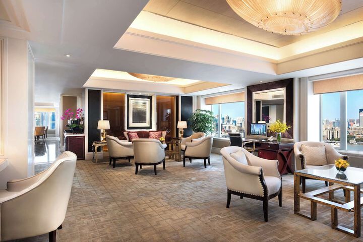 Lounge 207 of 229