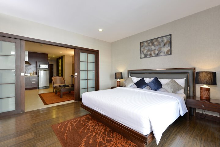 Room 7 of 65