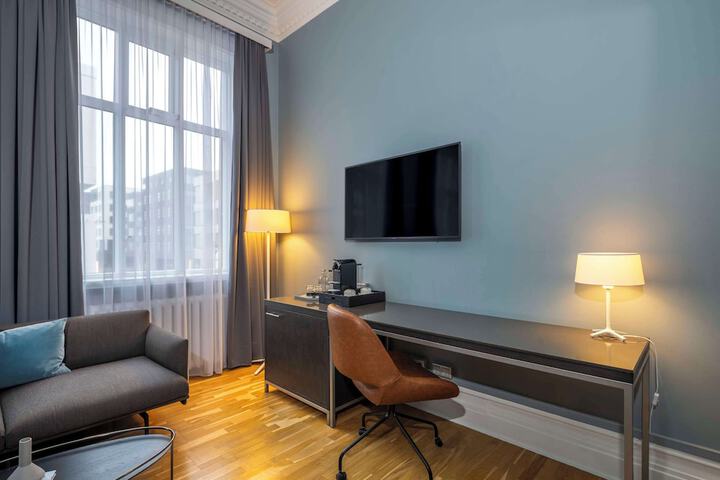 Room 44 of 95