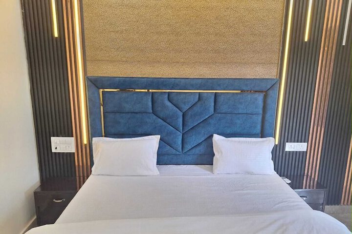 Room 15 of 36
