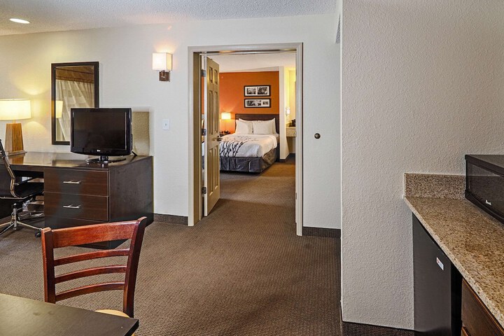 2 Double Beds (9 of 11)