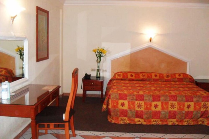 Room 11 of 28