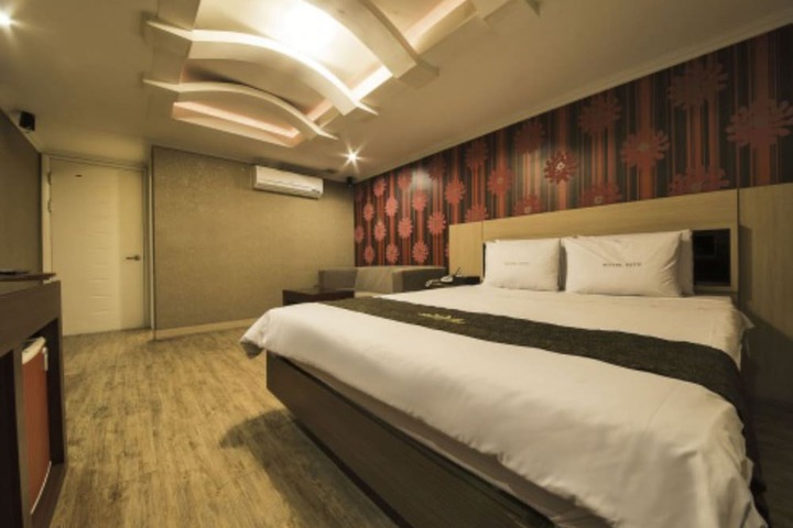 Room 7 of 30