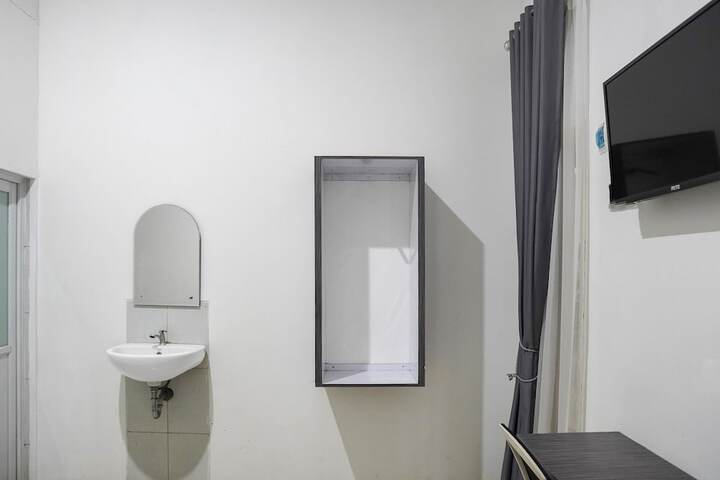 Room 12 of 19