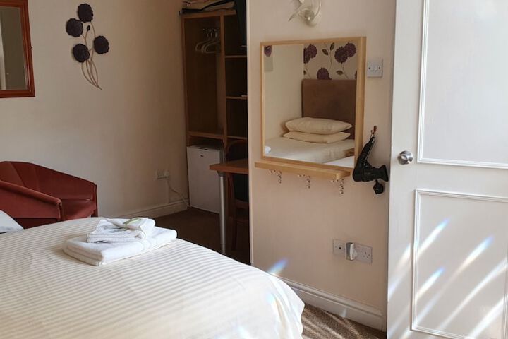 Room 6 of 92