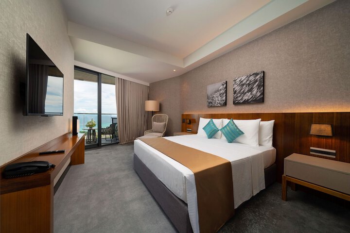 Room 4 of 18