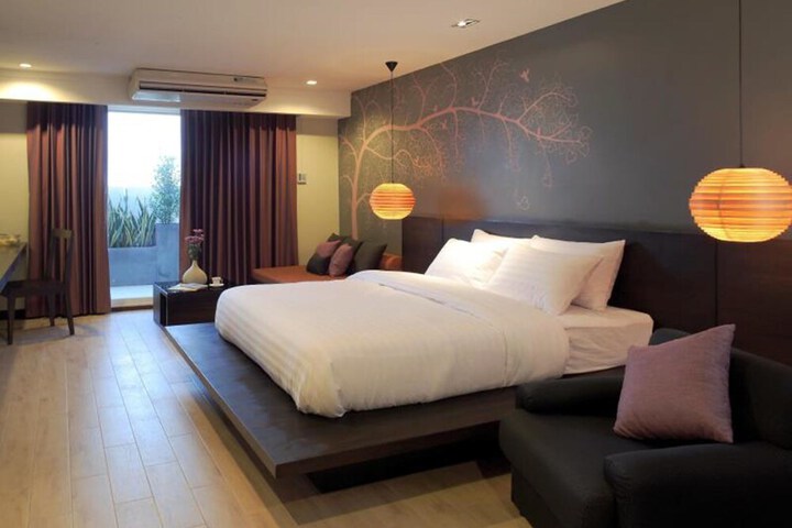 Room 12 of 153