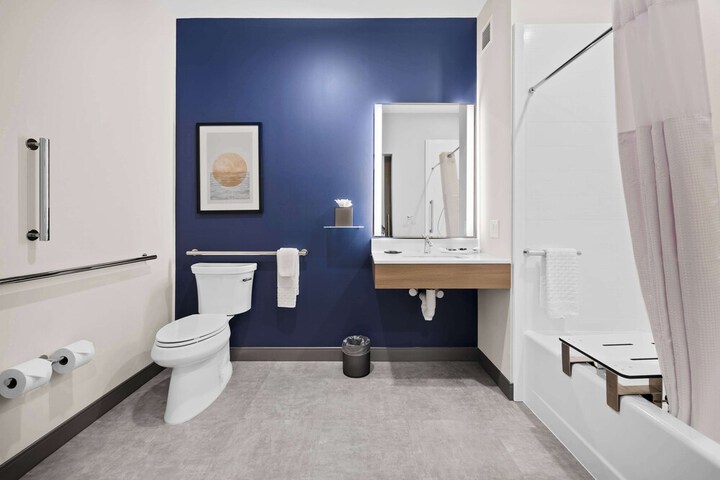 Room 6 of 9
