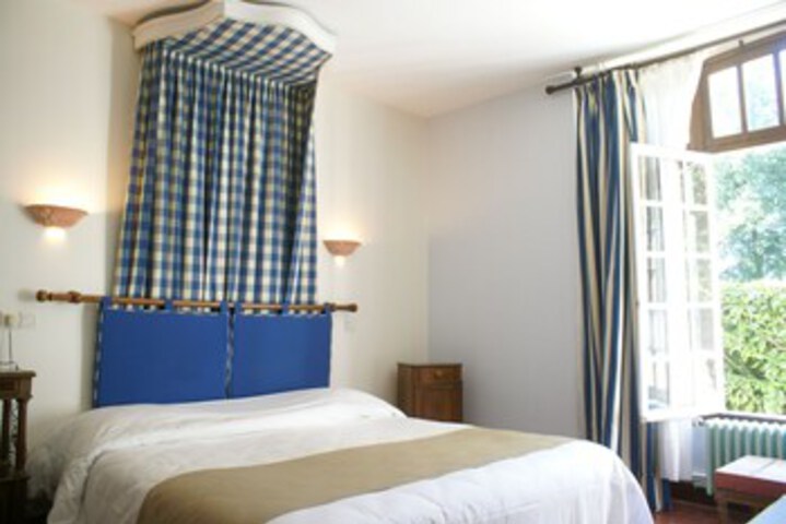 Room 32 of 34