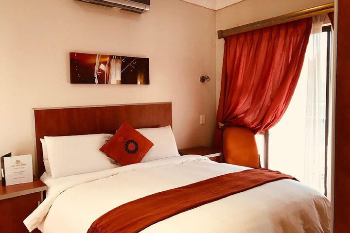 Room 13 of 36