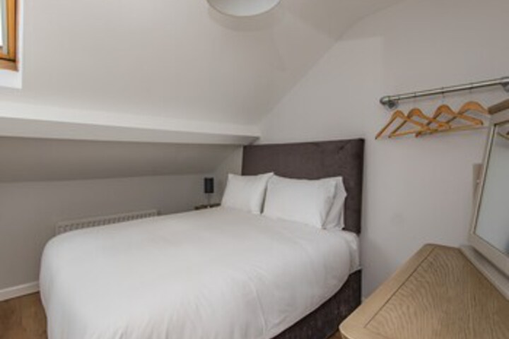 Room 52 of 65