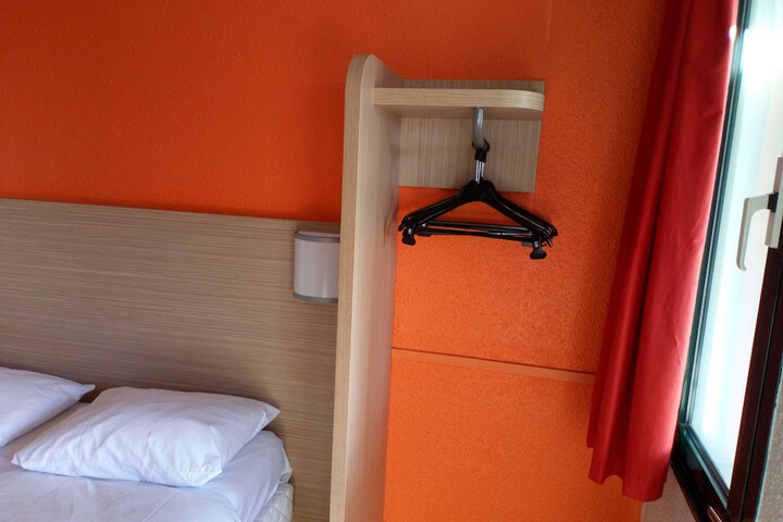Room 6 of 35