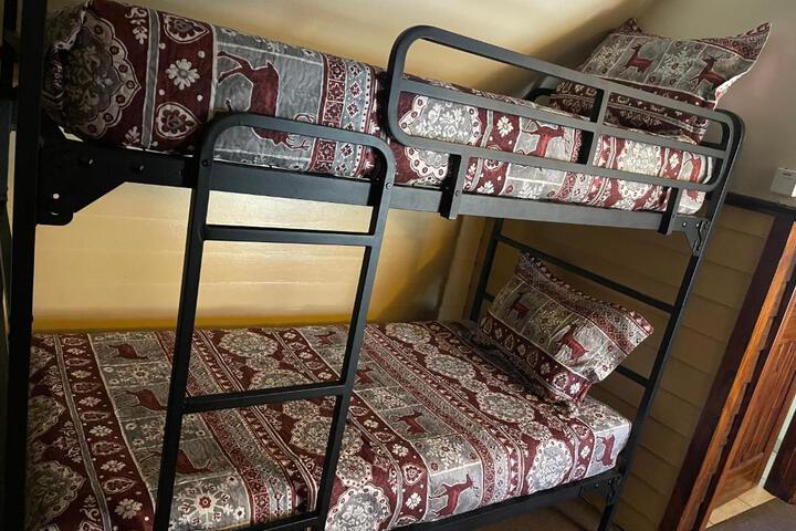 Motel Economy King Bed Mountain View Private Bathroom Balcony (47 of 84)